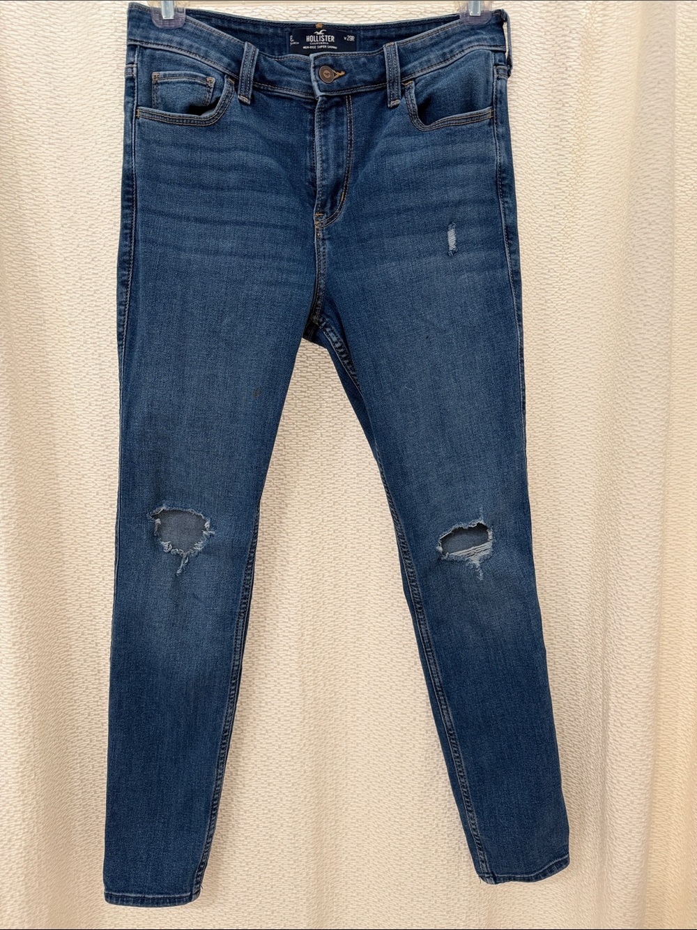 Hollister Women's Ripped Skinny Jeans - Medium Blue Wash